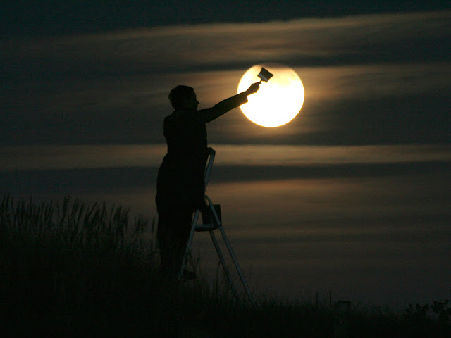 صور قمر روعة +غريبة  Jugando-con-la-Luna-por-Laurent+Laveder_07
