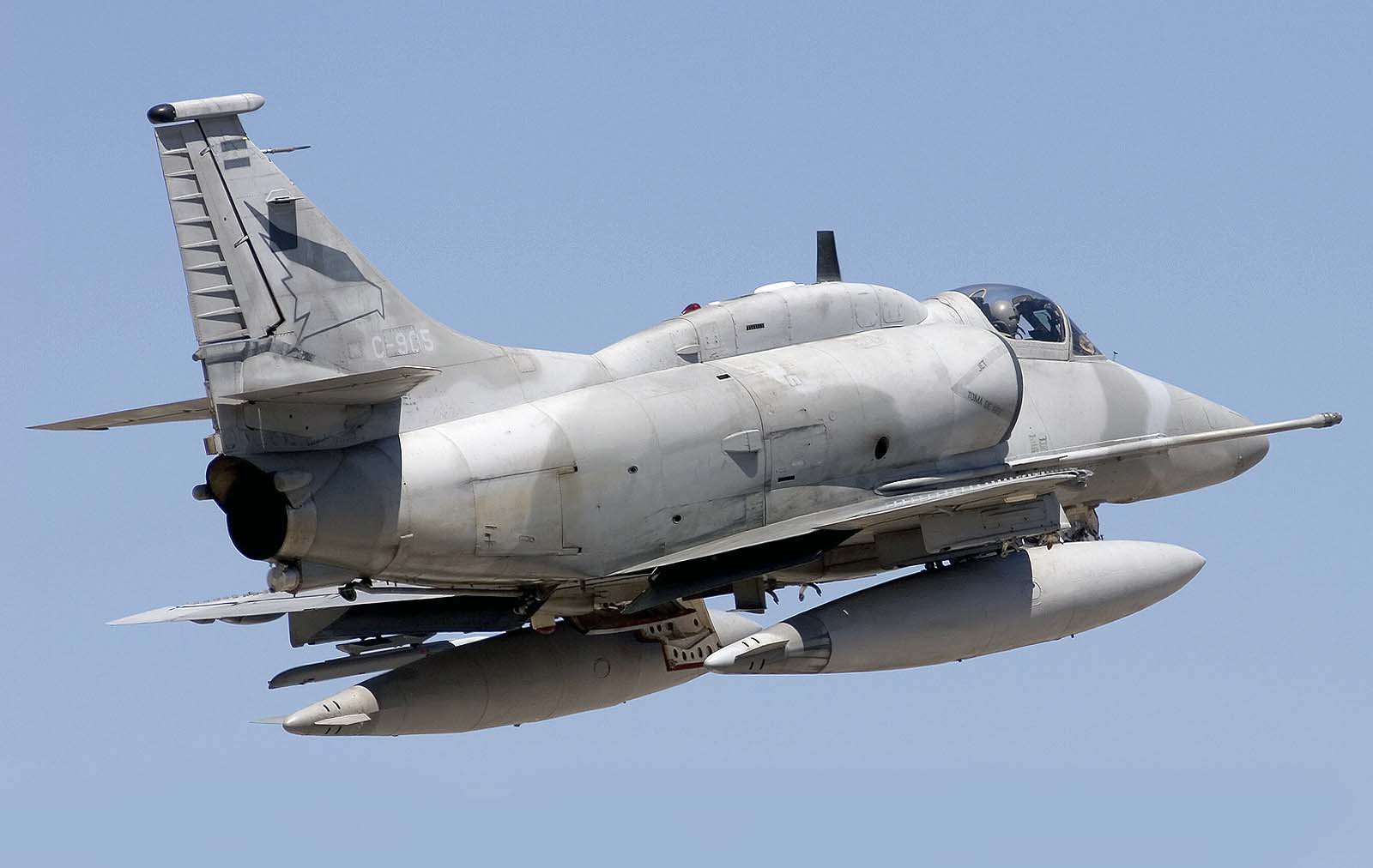 DOUGLAS A-4 SKYHAWK (Osprey Air Combat) DOUGLAS A-4 SKYHAWK (Osprey Air Combat)