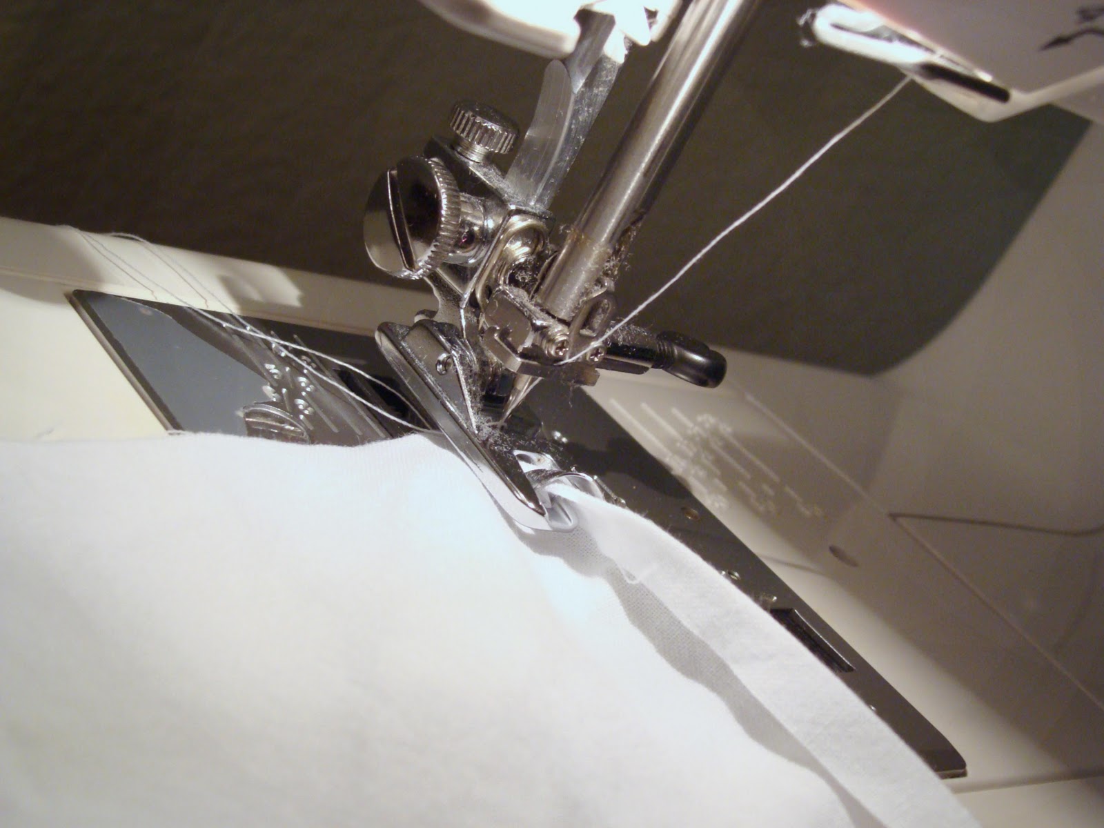 Shannon Sews How to use a Hemmer Foot a.k.a how to sew a rolled hem