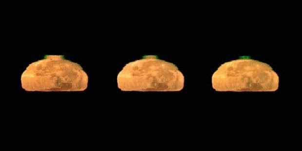Bulan memancarkan sinar hijau Fenomena Alam Aneh Langka di Alam Semesta