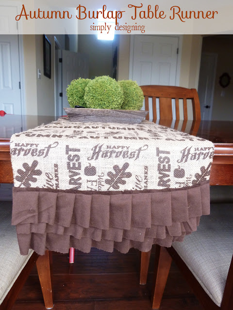 Autumn Burlap Table Runner | perfect fall or Thanksgiving table decor for a tablescape | #falldecor #thanksgiving #turkeytablescapes #burlap