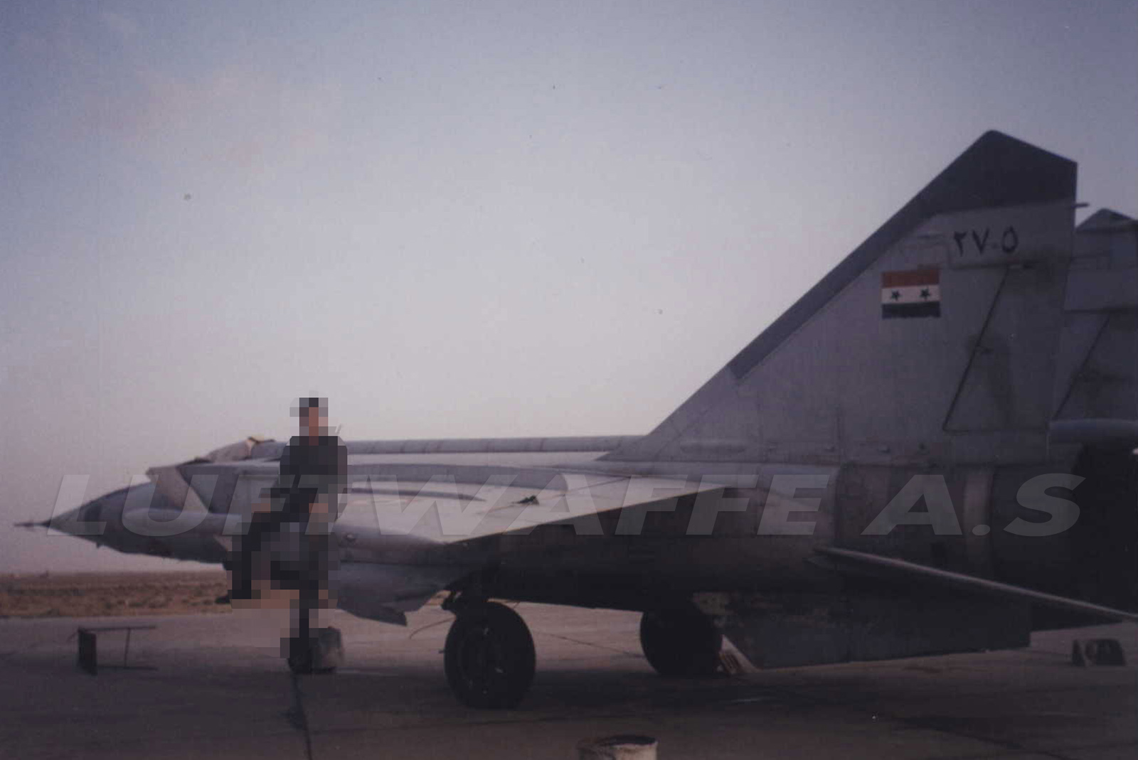 مجموعة من أجمل الصور الملتقطة للمقاتلات العربية  SYAAF+MIG-25RB+%282%29