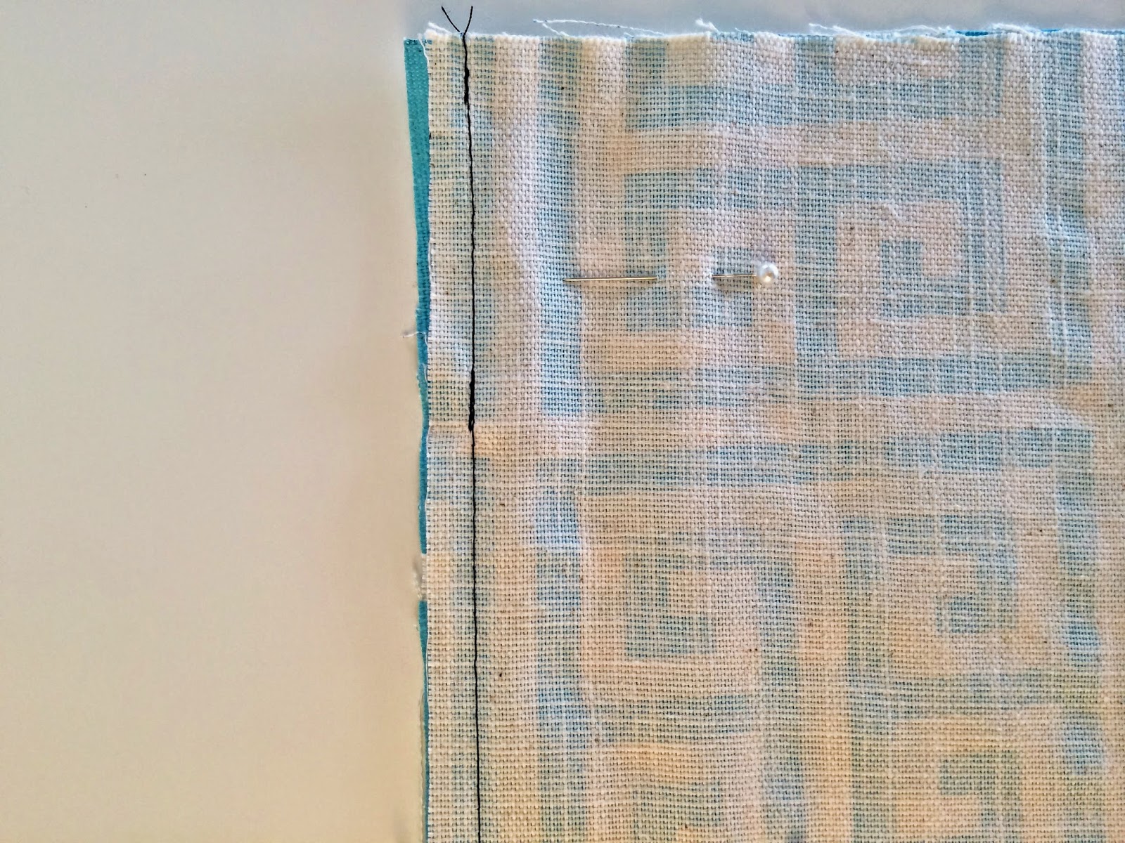 E. Olsen Designs Pillow Sham with a Zipper Tutorial