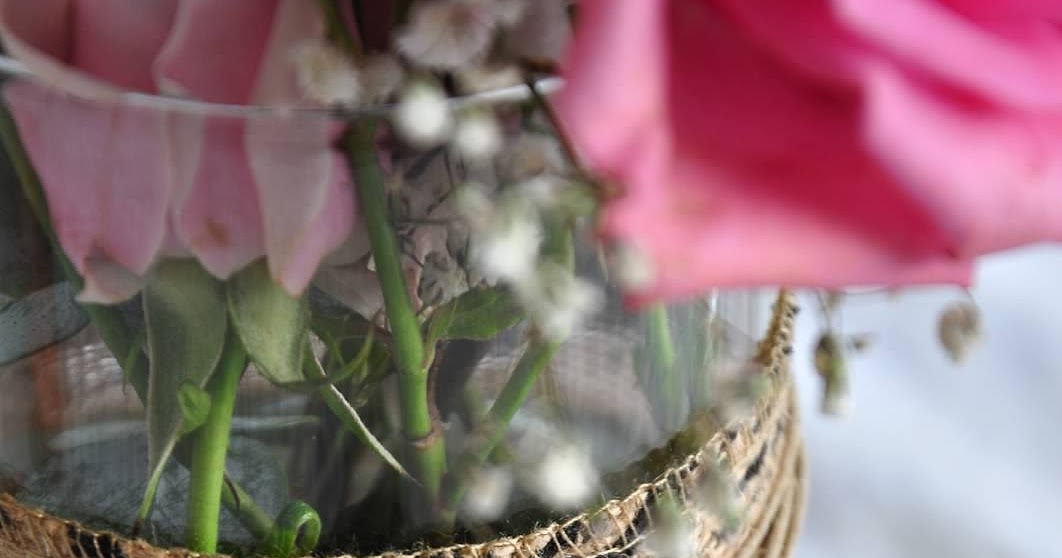 The Crystal Cottage Boutique Charming Burlap & Crystal Glass Vase