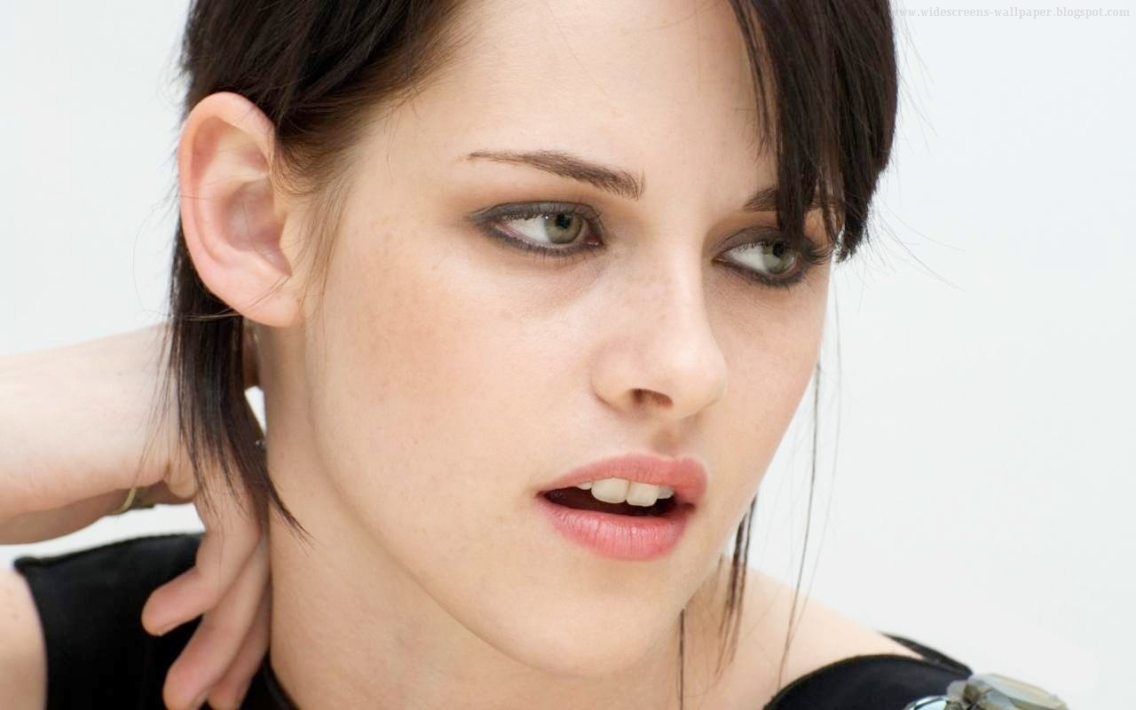 http://2.bp.blogspot.com/-80FXfXco64c/UNC_xwPe3qI/AAAAAAAABKU/JI9IEM0A6cg/s1600/Kristen+Stewart+Wallpaper+2012-11.jpg