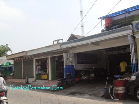 Bengkel di jalan utama Perum TAS Bengkel di jalan utama Perum TAS