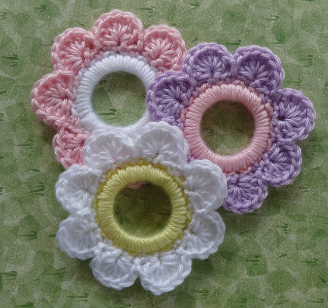 Whiskers & Wool Flower Ring Decoration Free Pattern