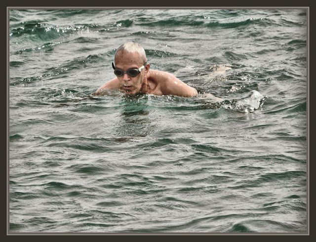 MALGRAT DE MAR-PLAYA-NATACION-FOTOS-NADADORES-VIAJES-PINTOR-ERNEST DESCALS-