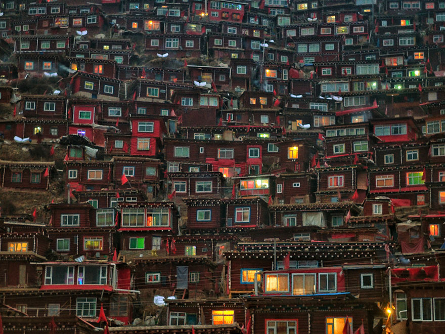 Larung Gar, China - I Quit My Studies At The Age Of 18 And Traveled To 97 Countries Since Then Larung Gar, China - I Quit My Studies At The Age Of 18 And Traveled To 97 Countries Since Then