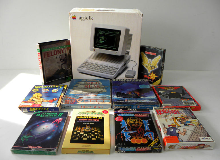 Retro Treasures Apple IIc & Games