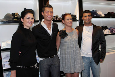 ronaldo with family picture