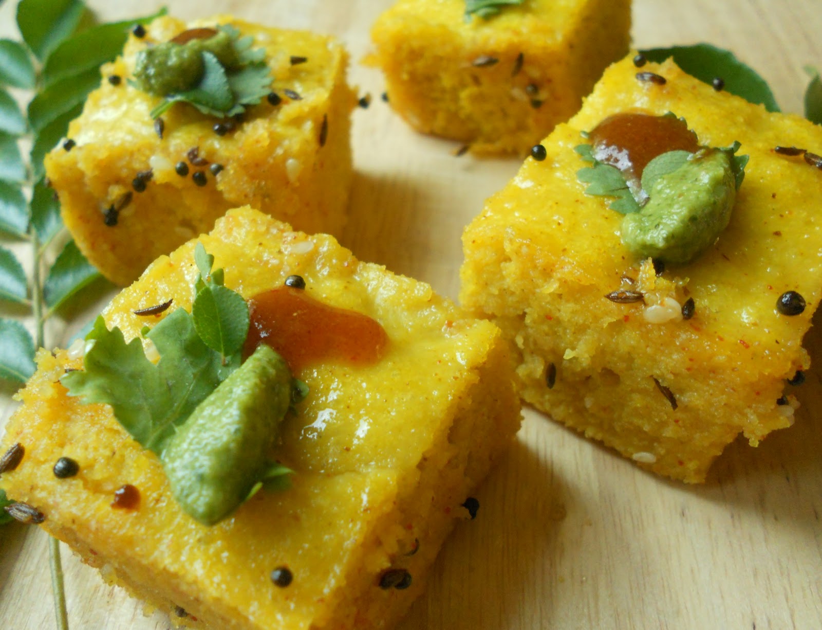 Dhokla http://2.bp.blogspot.com/-88u_Iq5L4pY/T60uYyBPojI/AAAAAAAAA0E/ngcGaWNIZV0/s1600/summer+2012+096.jpg