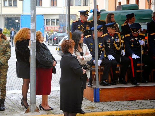 Δεν είχε καμία αρμοδιότητα από τη Β/θμια η γυναίκα που έβρισε μαθήτρια στην παρέλαση