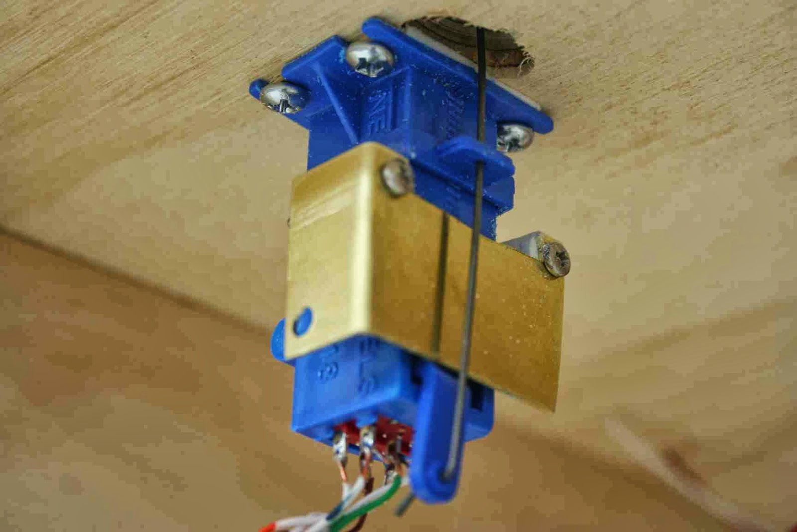 Southern Pacific Cascade Line: EUGENE MANUAL SWITCH LINKAGES INSTALLED