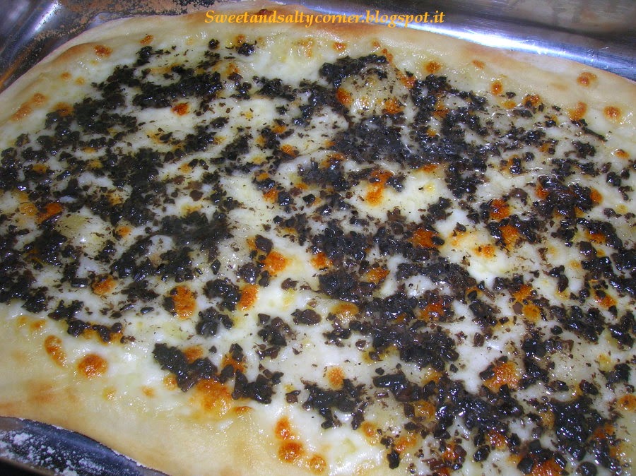 Pizza bianca al tartufo