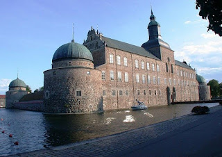 Vadstena Castle moats picture