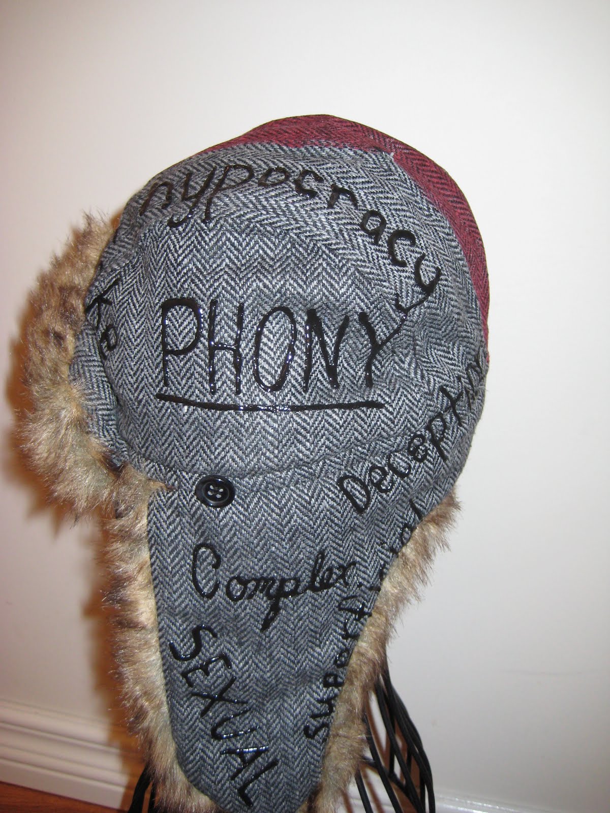 what does holdens red hat symbolize