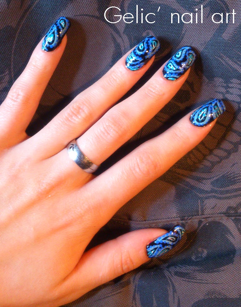 Gelic' nail art Paisley nail art in black and blue
