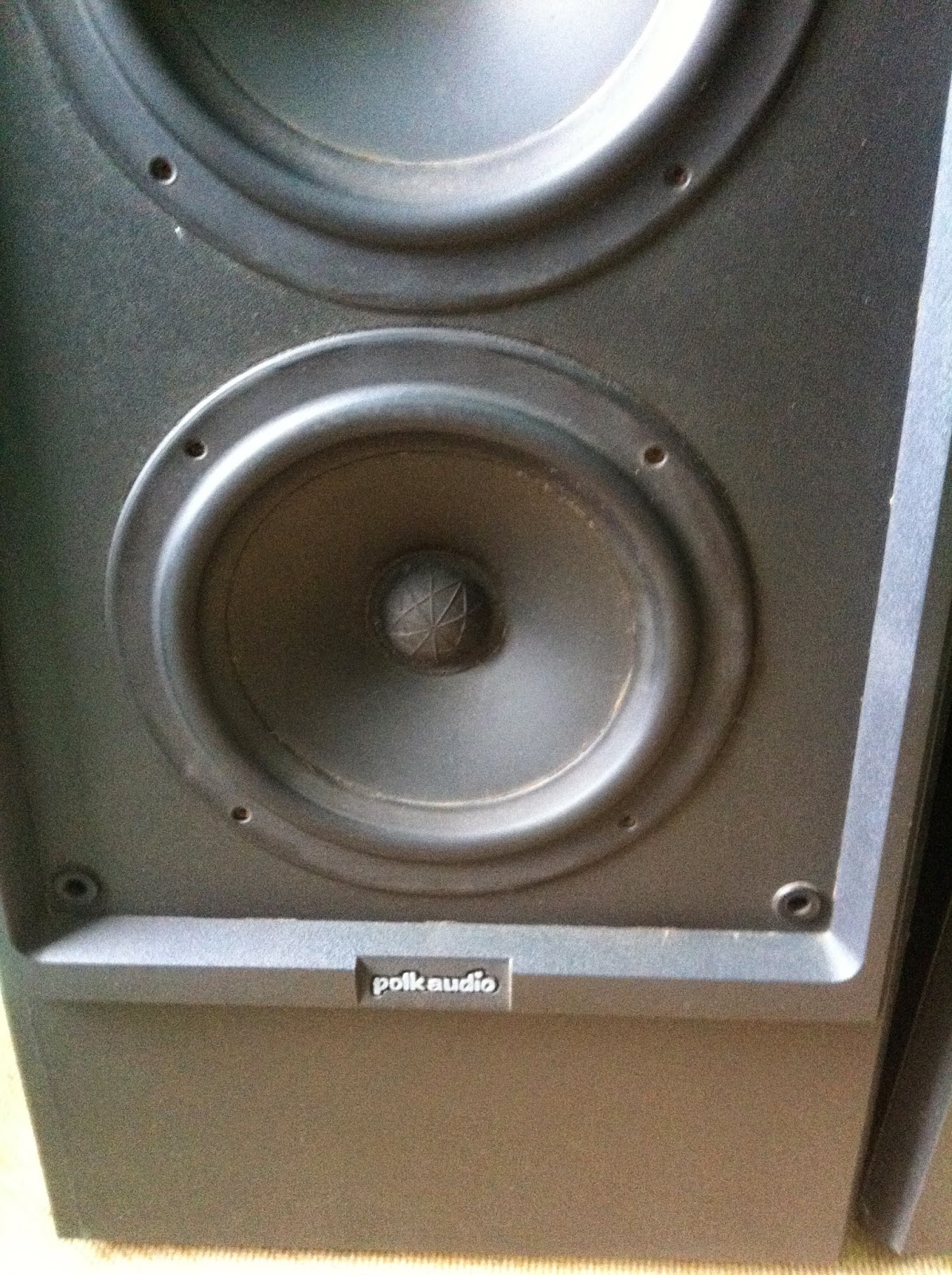 Cận cảnh loa Bass Polk Audio LS90 Cận cảnh loa Bass Polk Audio LS90