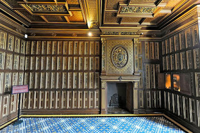 « Blois - Le Château 22 » par Gilles — Flickr: Blois - Le Château. Sous licence CC BY 2.0 via Wikimedia Commons - https://commons.wikimedia.org/wiki/File:Blois_-_Le_Ch%C3%A2teau_22.jpg#/media/File:Blois_-_Le_Ch%C3%A2teau_22.jpg