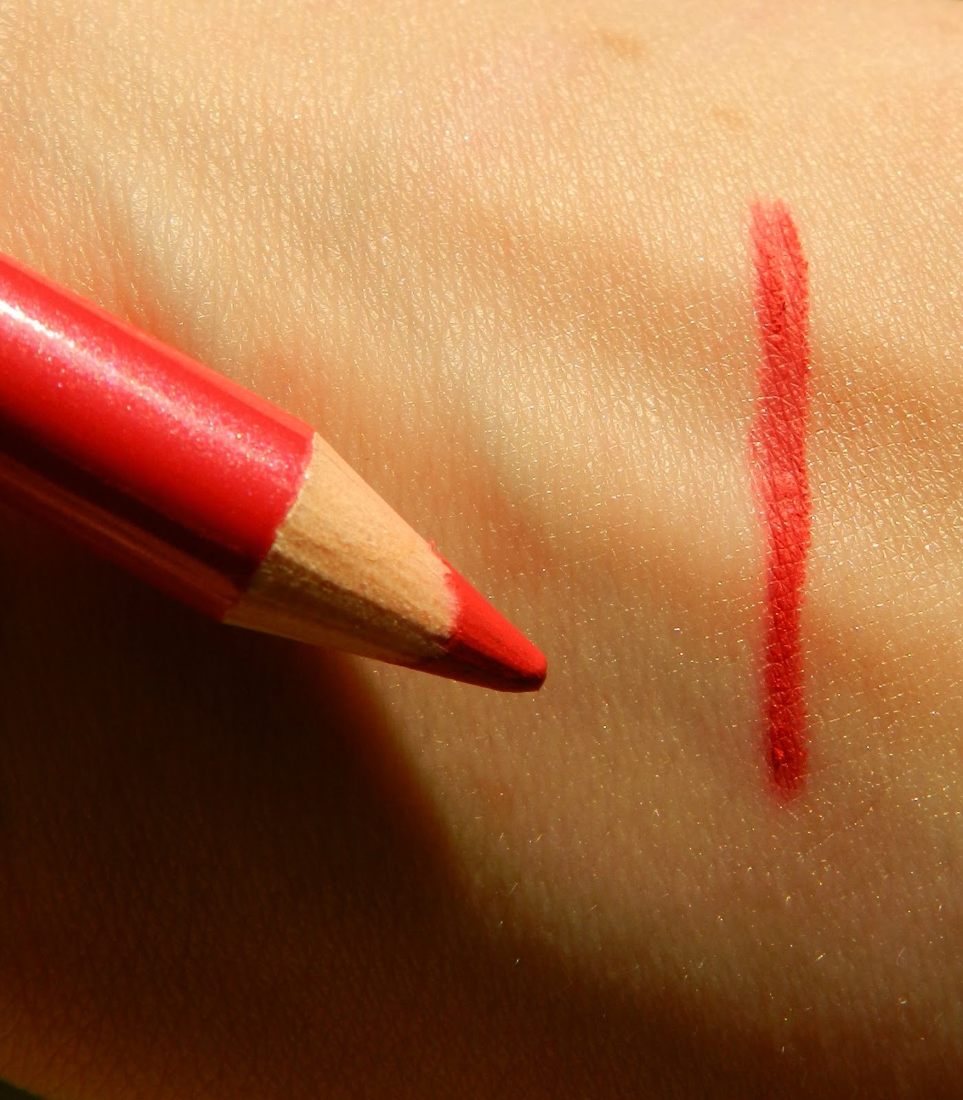 Unfade what fades Affordable makeup Essence lipliner in Femme Fatale (10) and Red Blush (08