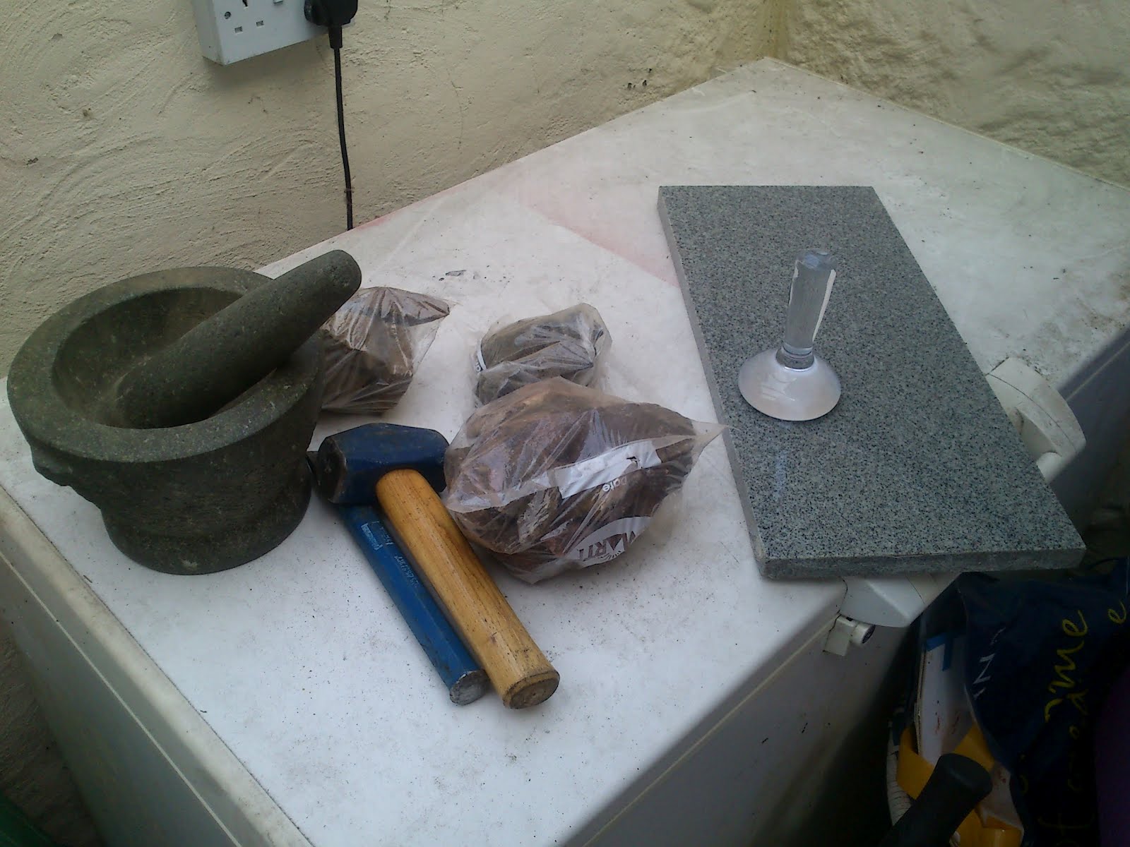 Rational Romanticist Making oil paint from scratch