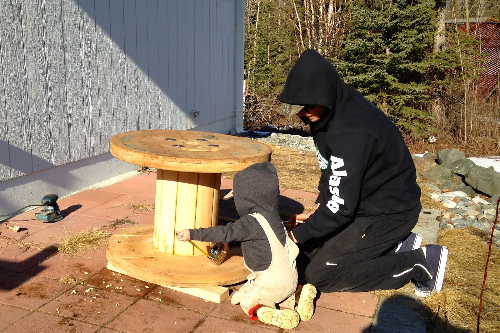 Life Alaskan Style DIY distressed wooden cable reel end table