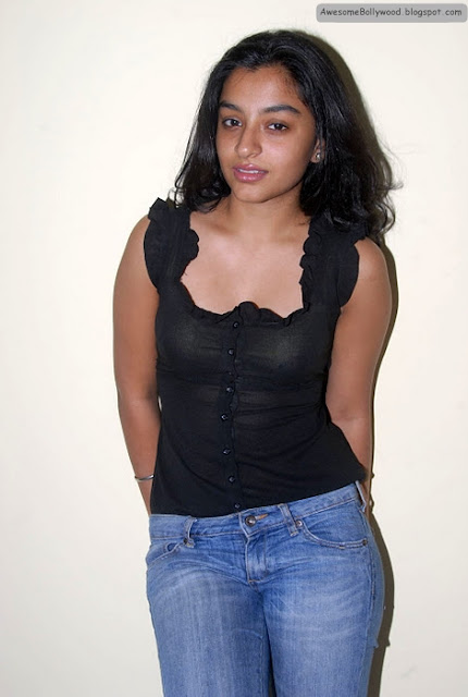 alisha jain hot photo shoot in tight jeans