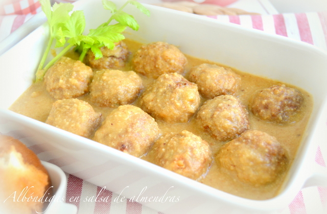 Albódigas En Salsa De Almendras
