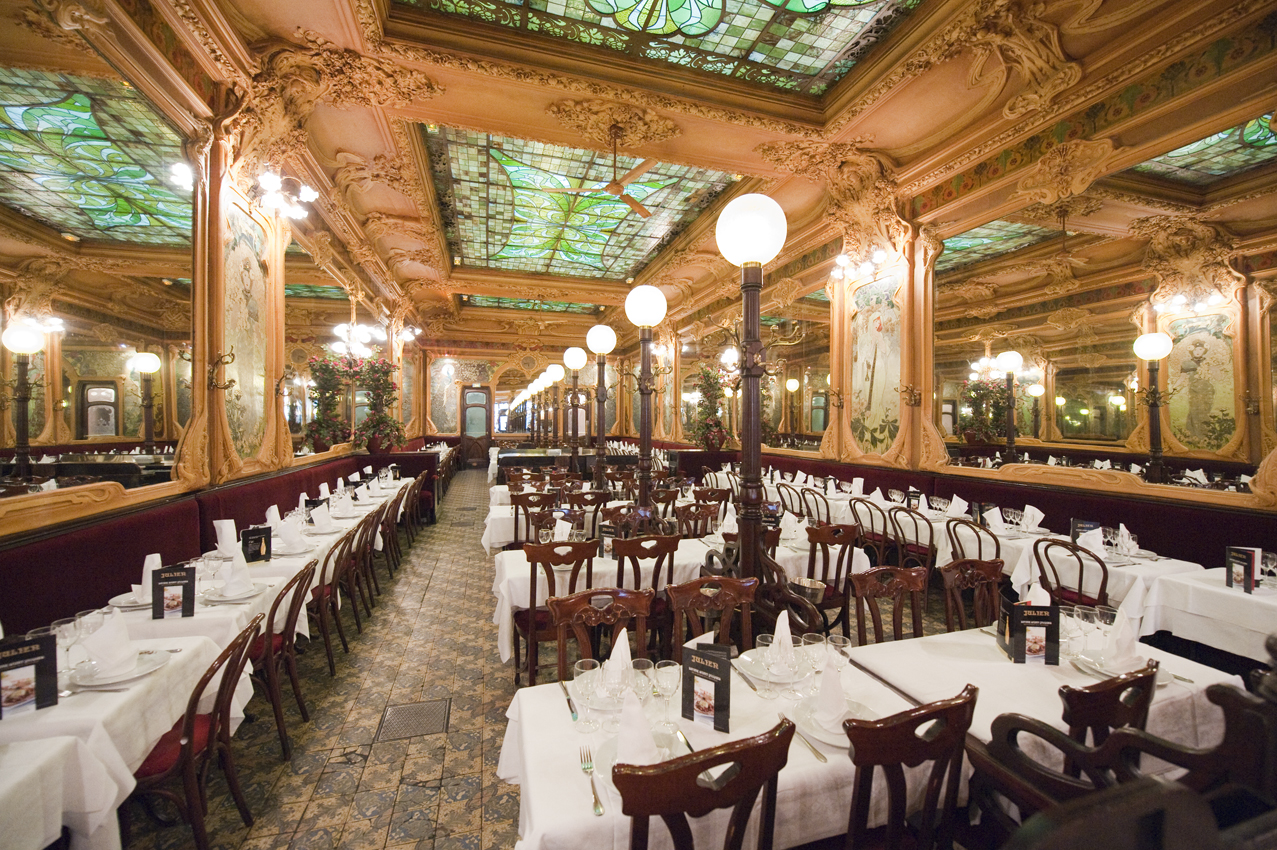 A bride abattue Dîner dans le décor du film Chocolat à la Brasserie Julien