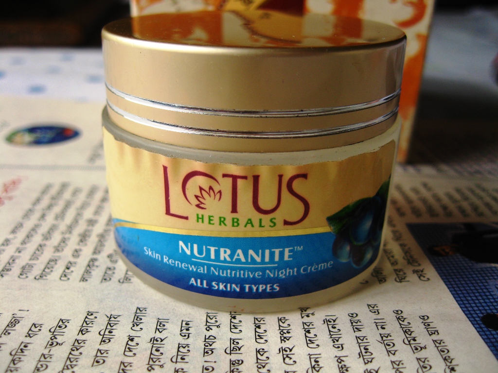 Lotus Herbals Nutranite Night Cream