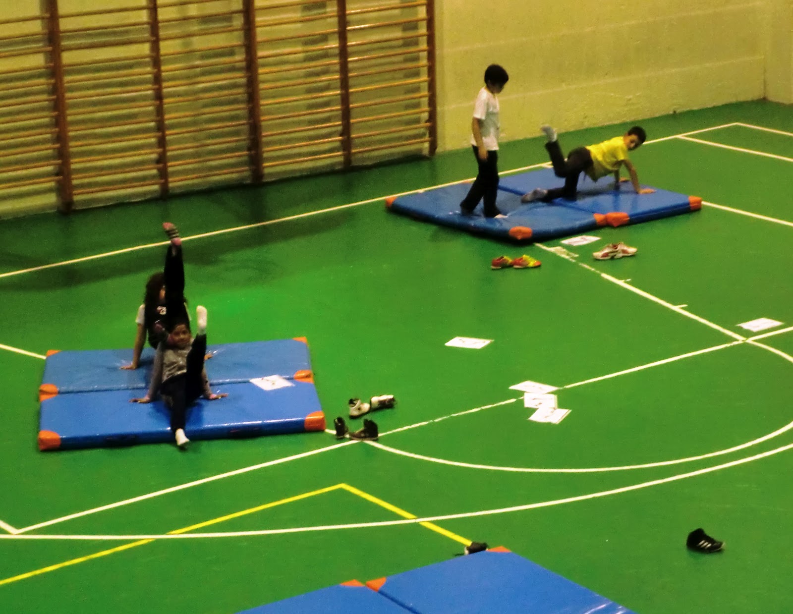 RECORRIENDO PATIOS: mayo 2012