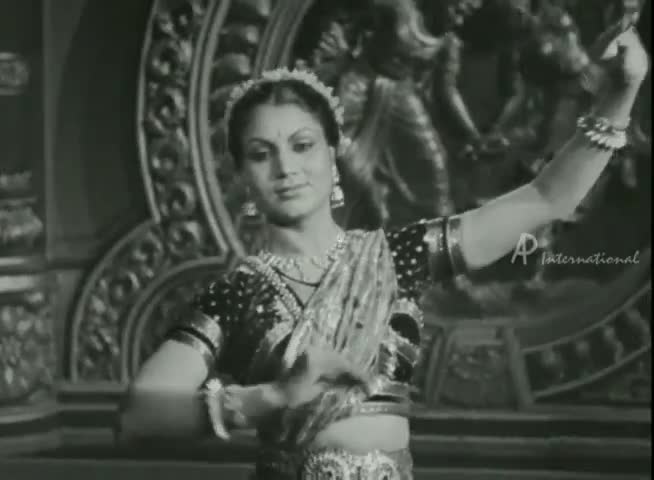 Tara+Chowdhury+in+Vedhala+Ulagam+Tamil+1948+(18)