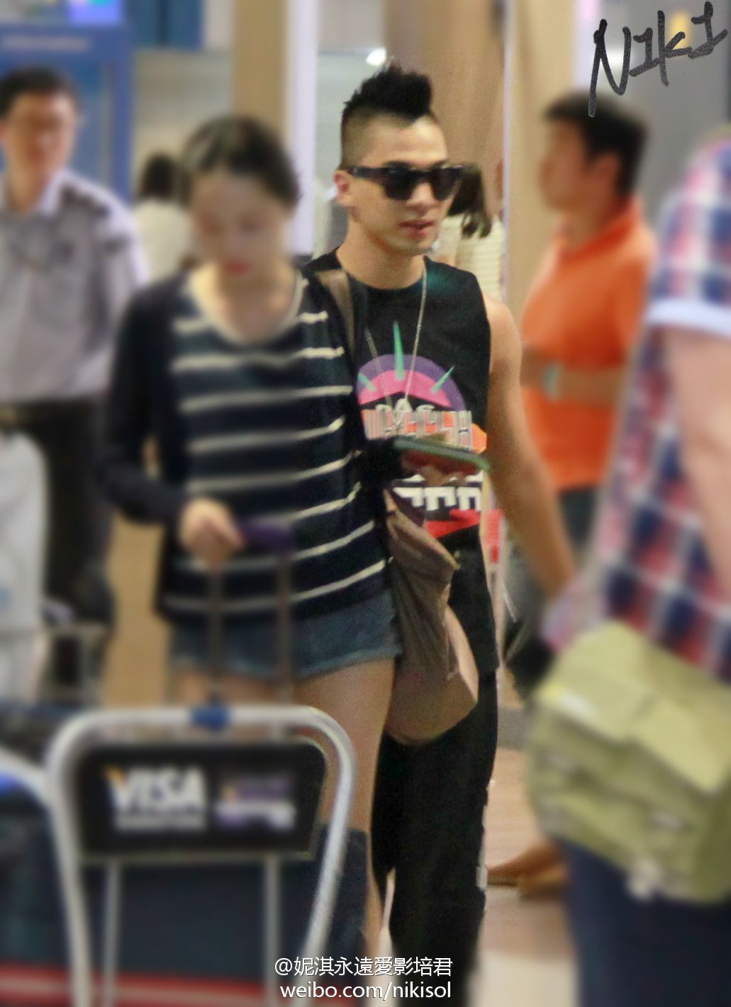 [+Vids/Pics] Taeyang and Seungri en el aeropuerto de Incheon desde Singapur Taeyang+airport+bigbangupdates+1