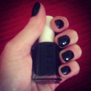 smalto essie nero, essie, smalto nero, essie liquorice, essie black, fashion nails
