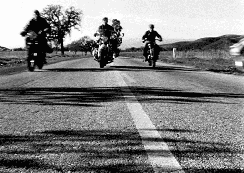Vieilles photos (pour ceux qui aiment les anciennes photos de bikers ou autre......) - Page 2 The%2BWild%2BOne%2B01%2B(2)