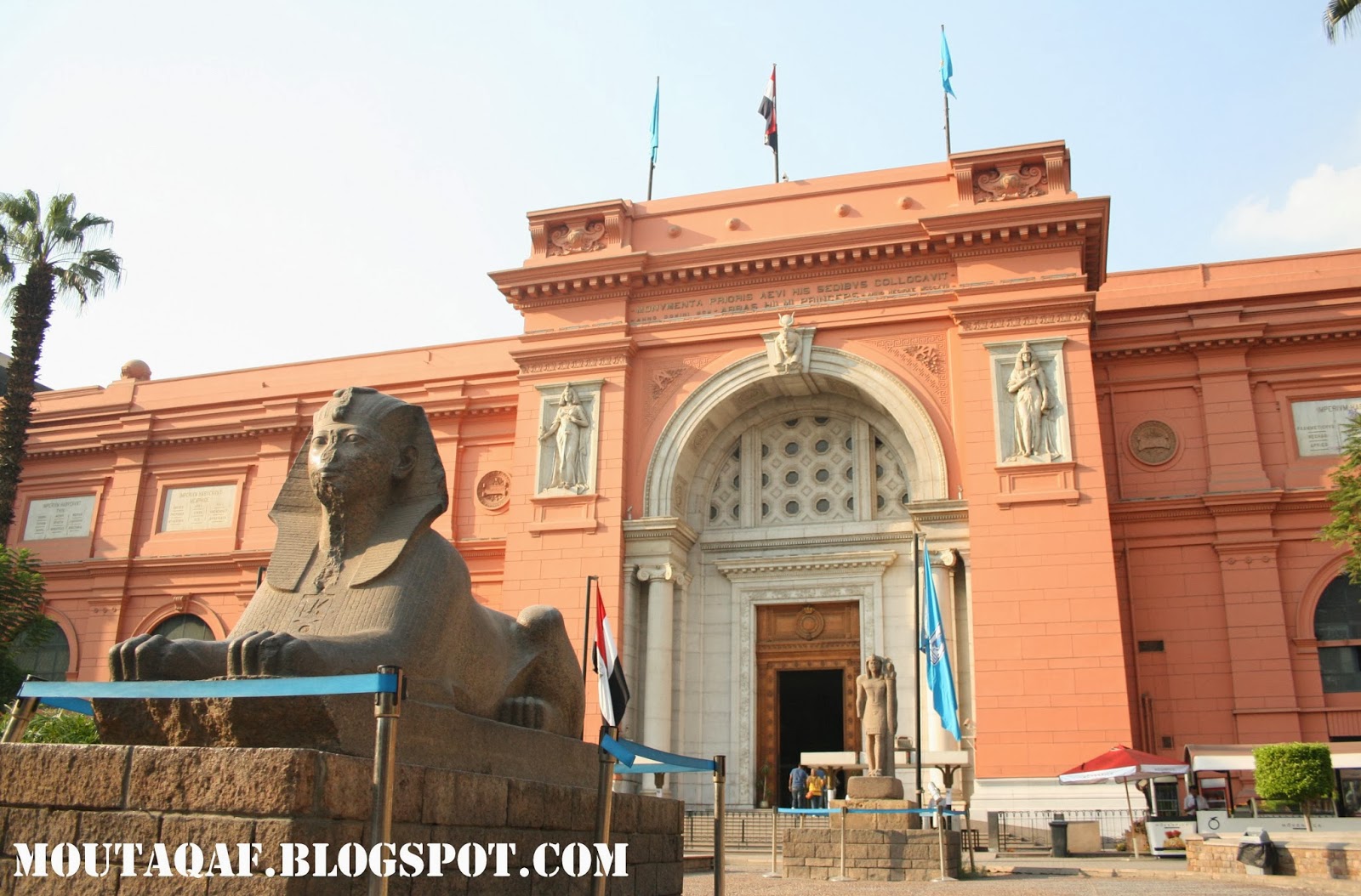 أفضل 5 متاحف في العالم Facade_of_the_Egyptian_Museum,_Tahrir_Square,_Cairo,_Egypt2