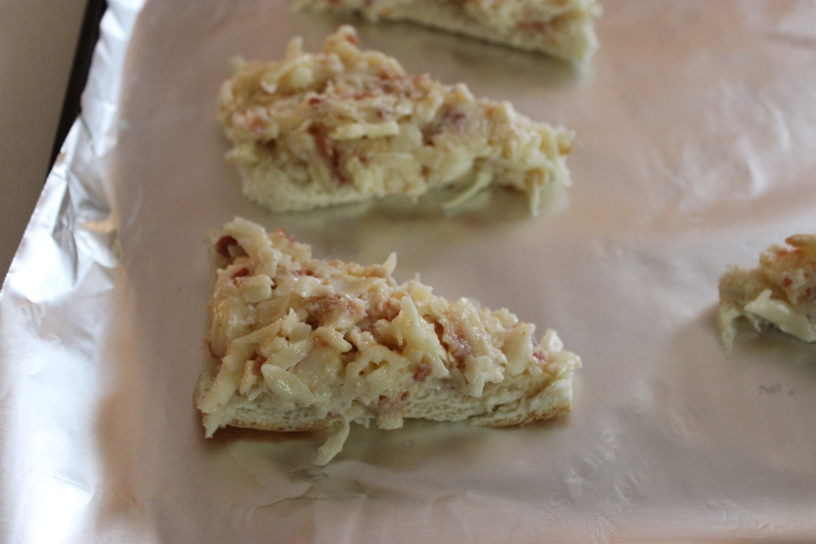 Sweet Tea and Cornbread Cheesy Toast Points!