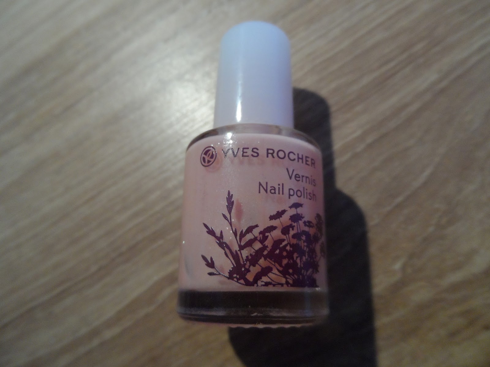 Laugh love travel Nail varnish Yves Rocher Rose Pastel R201