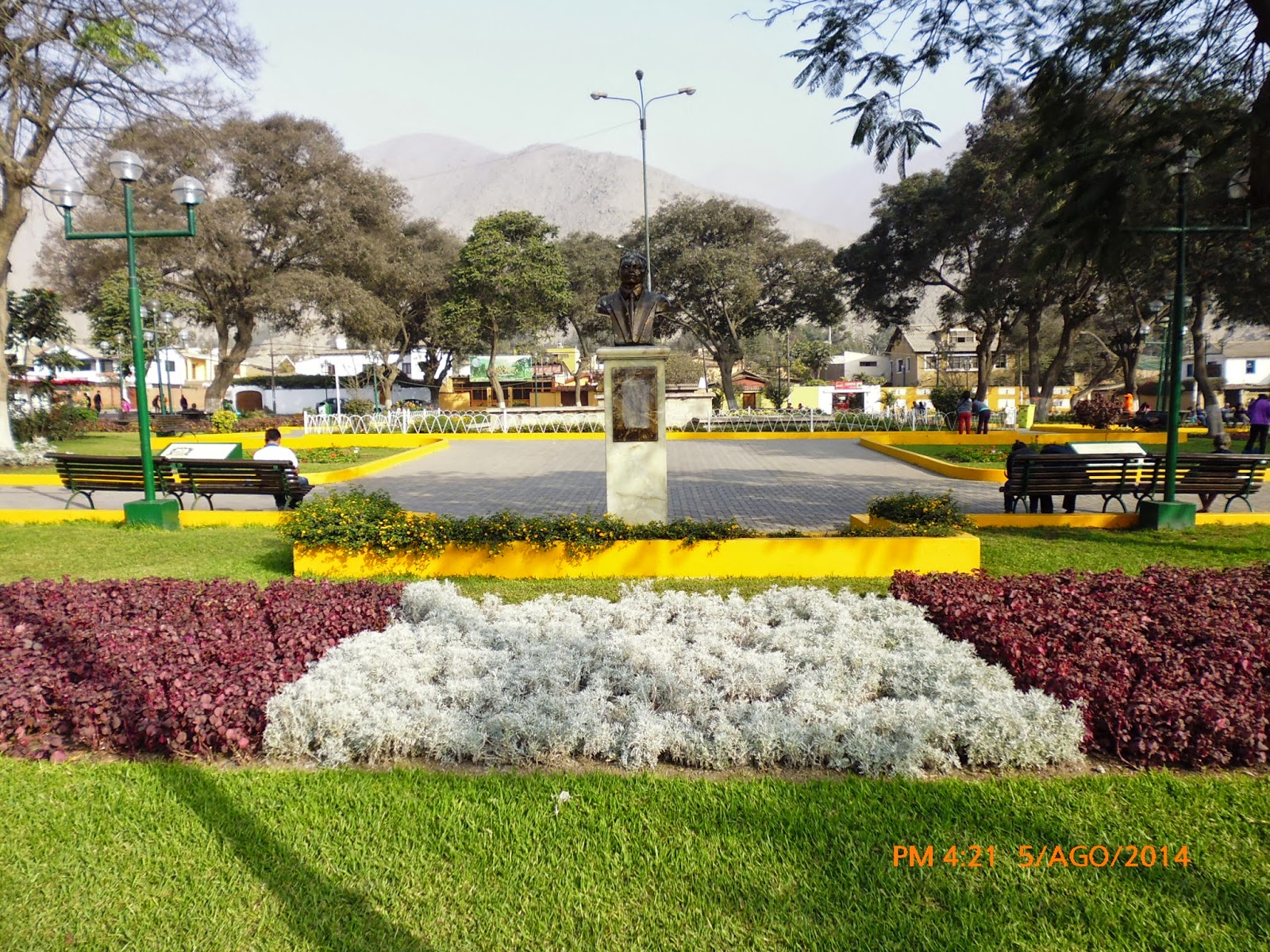 LUGARES TURÍSTICOS EN LIMA, PERÚ PARQUE CENTRAL DE CHACLACAYO