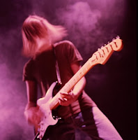 Riff-riff Riff-riff dahsyat di telinga saya