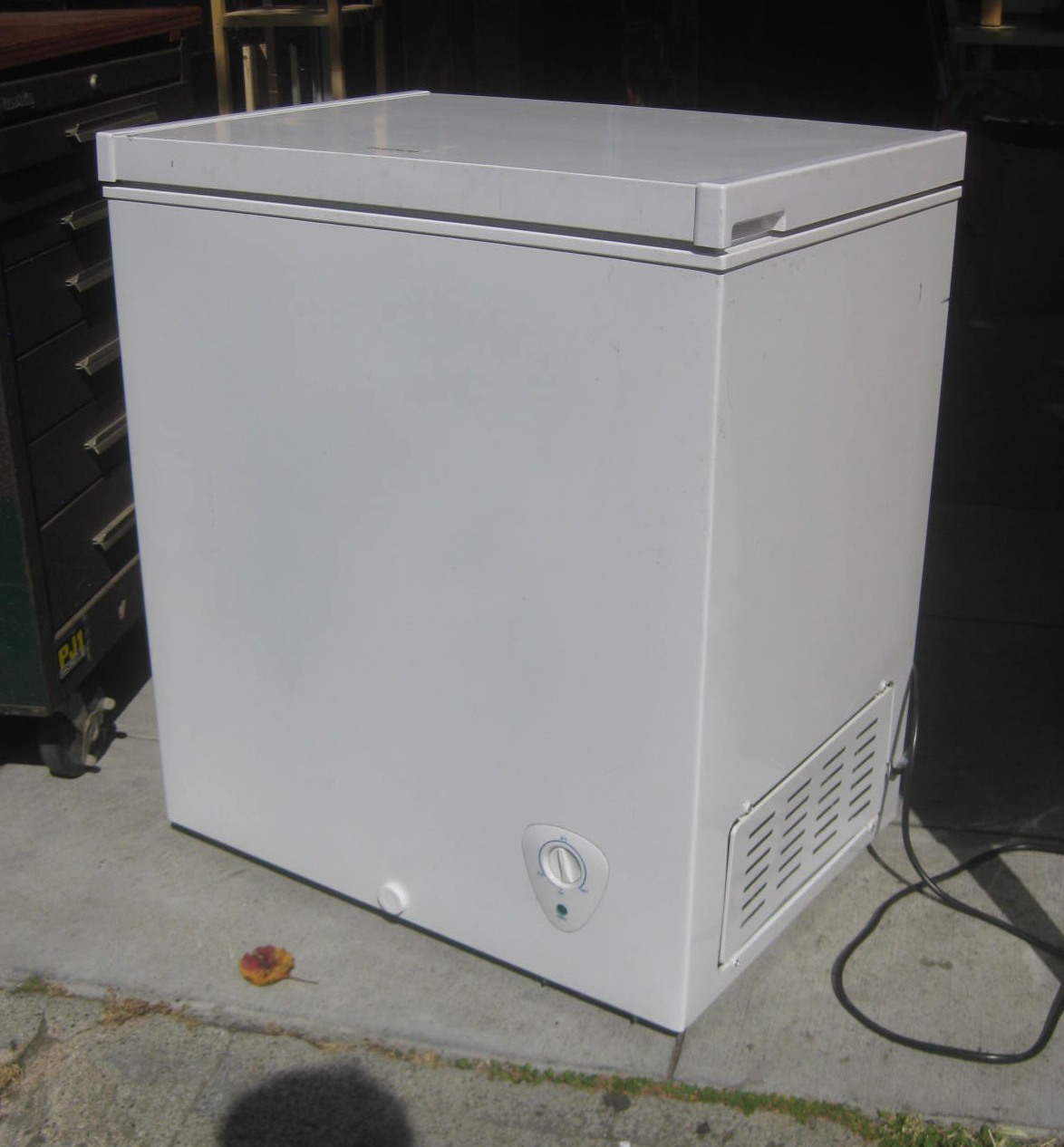 UHURU FURNITURE & COLLECTIBLES SOLD Frigidaire Chest Freezer 125