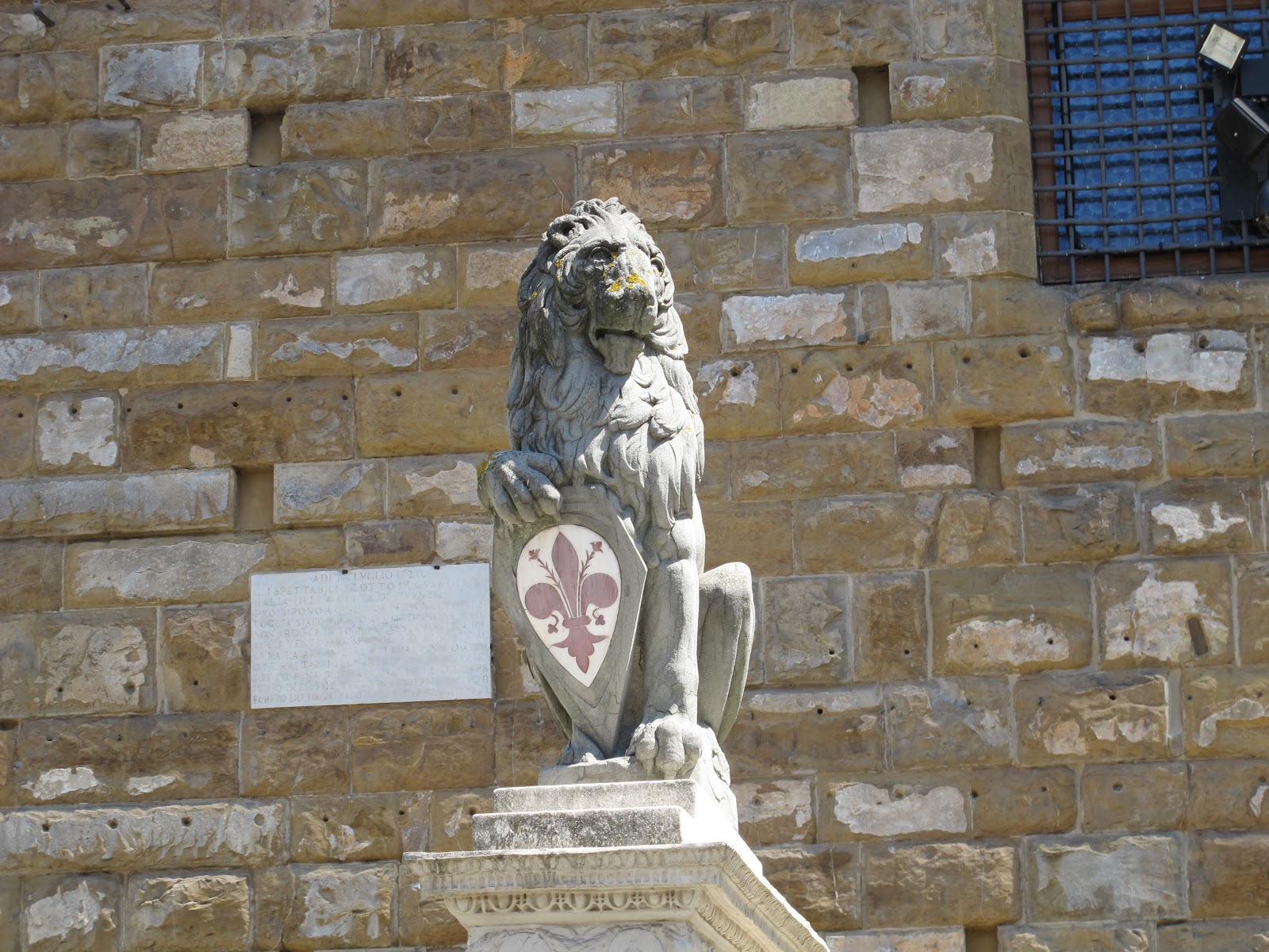 Florentine Crest