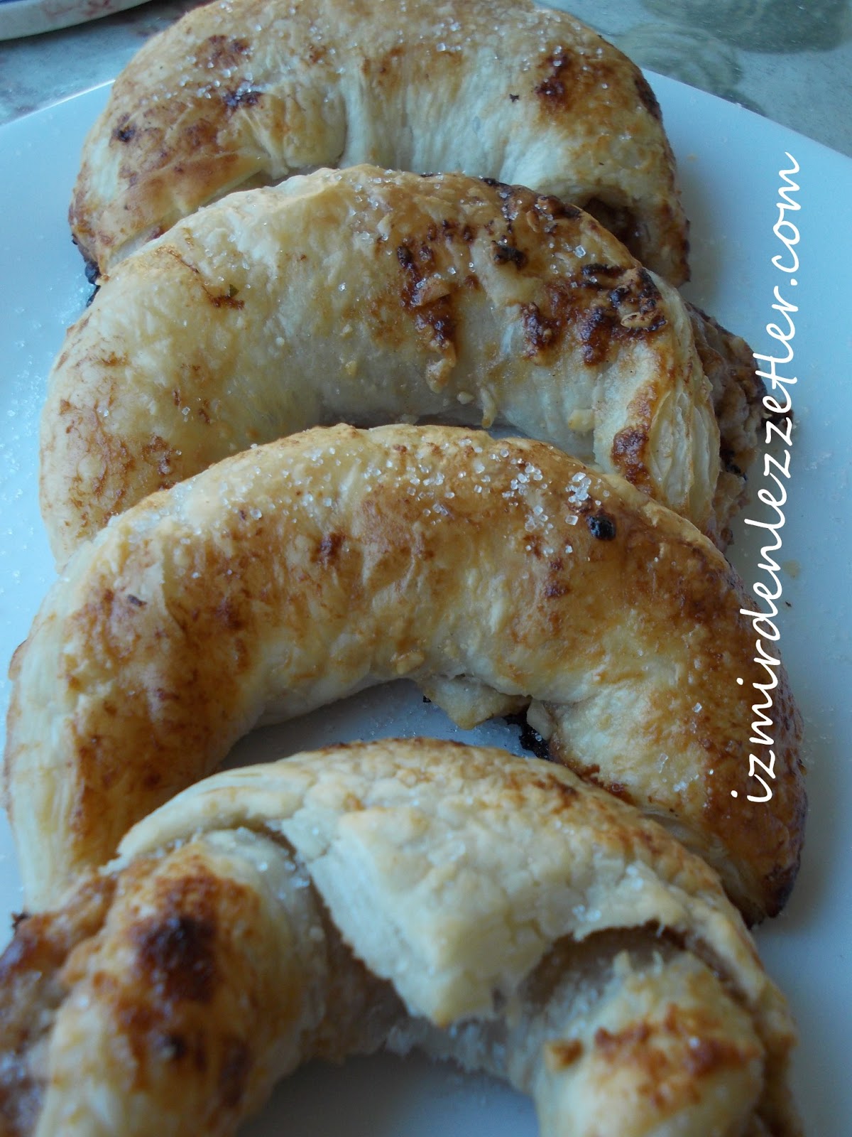 Fındık Kremalı Milföy Kruvasan İzmirdenlezzetler