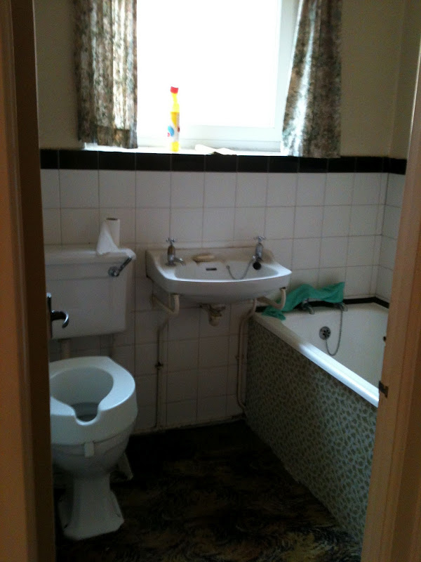 Making the most of a small bathroom title=