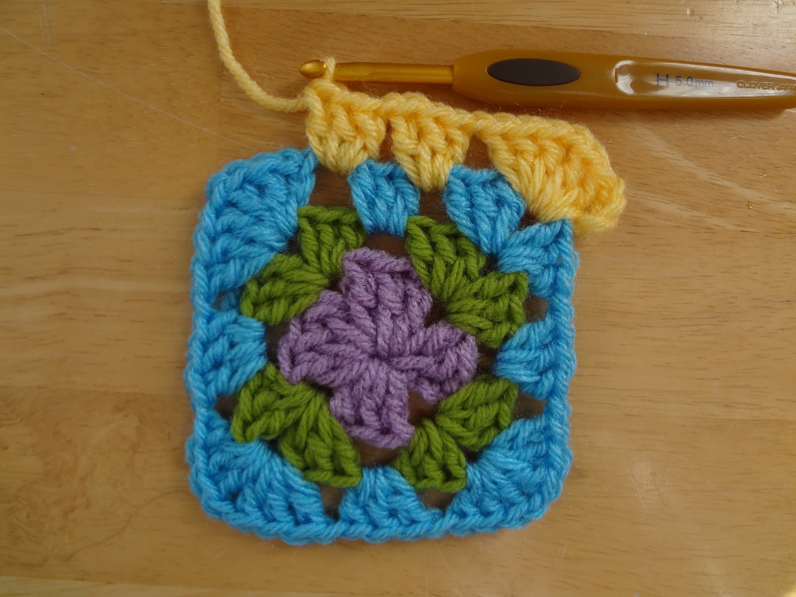 Fiber Flux How to Make A Granny Square (photo + video tutorial)