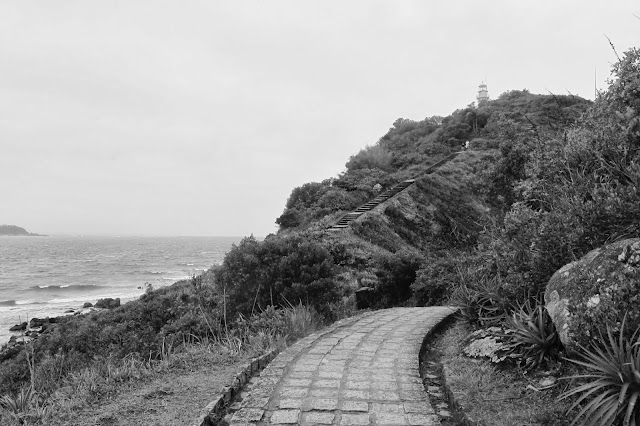 Caminho para o farol das conchas da Ilha do Mel no Paraná.