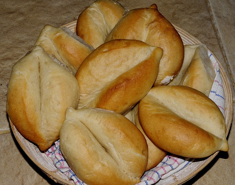 my discovery of Bread Portuguese Bread Rolls (Papo Secos)