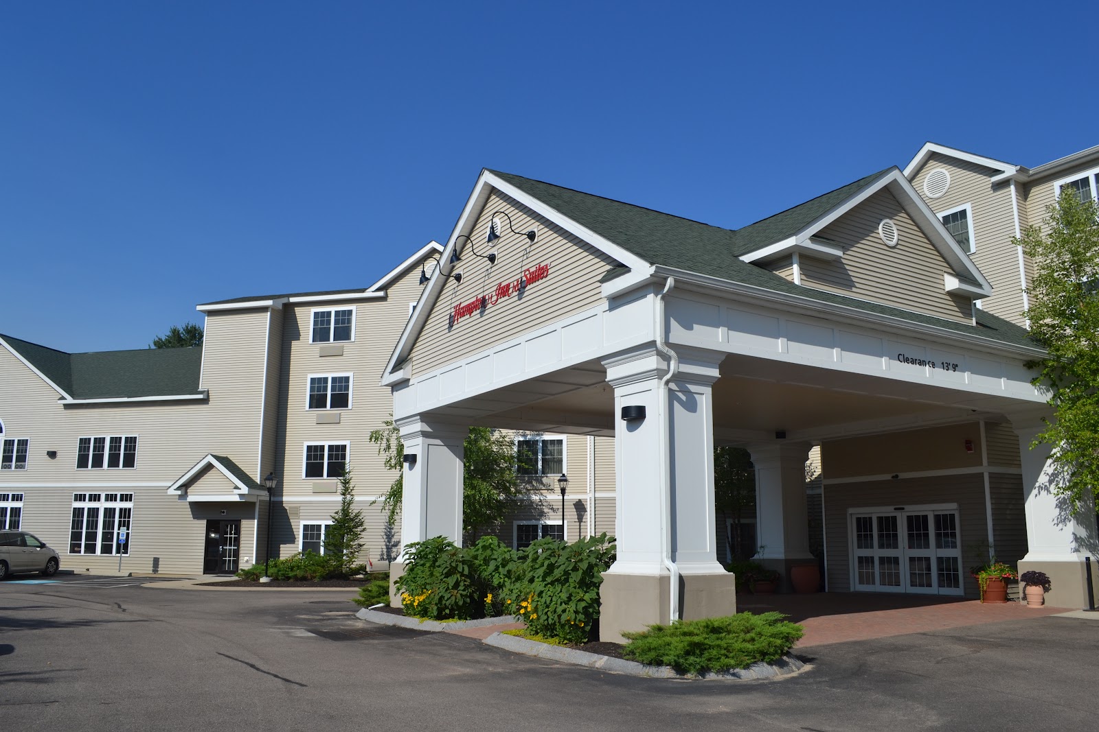 The Hampton Inn & Suites in North Conway, NH - Mama Luvs Books