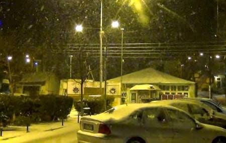 ΠΡΟΣΟΧΗ   Παγωμένοι δρόμοι στην Κοζάνη   Συνεχίζεται η χιονόπτωση [βίντεο]